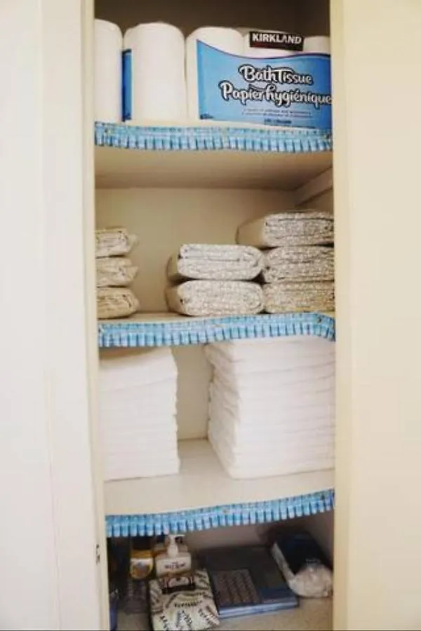 Big Private Room Midmontreal Next To Station Metro - Parking Free Homestay