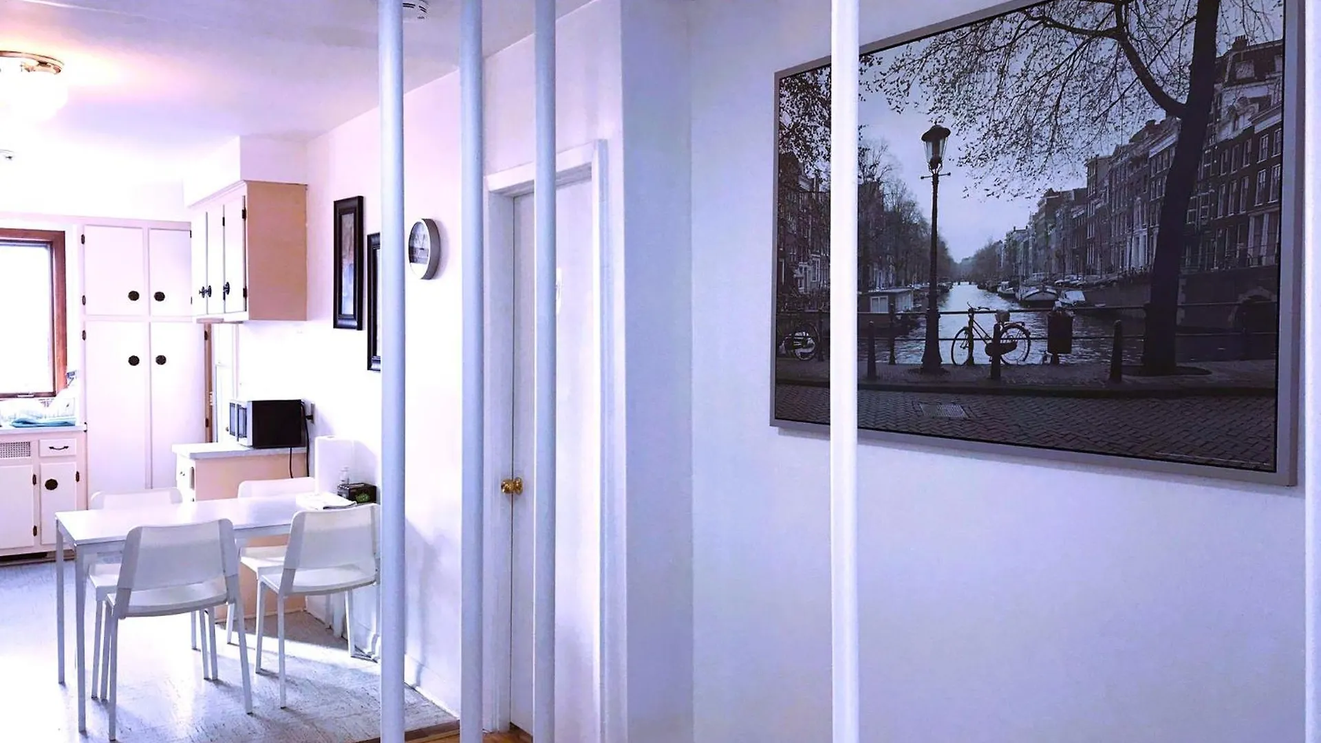 Big Private Room Midmontreal Next To Station Metro - Parking Free 0*, Montreal Canada