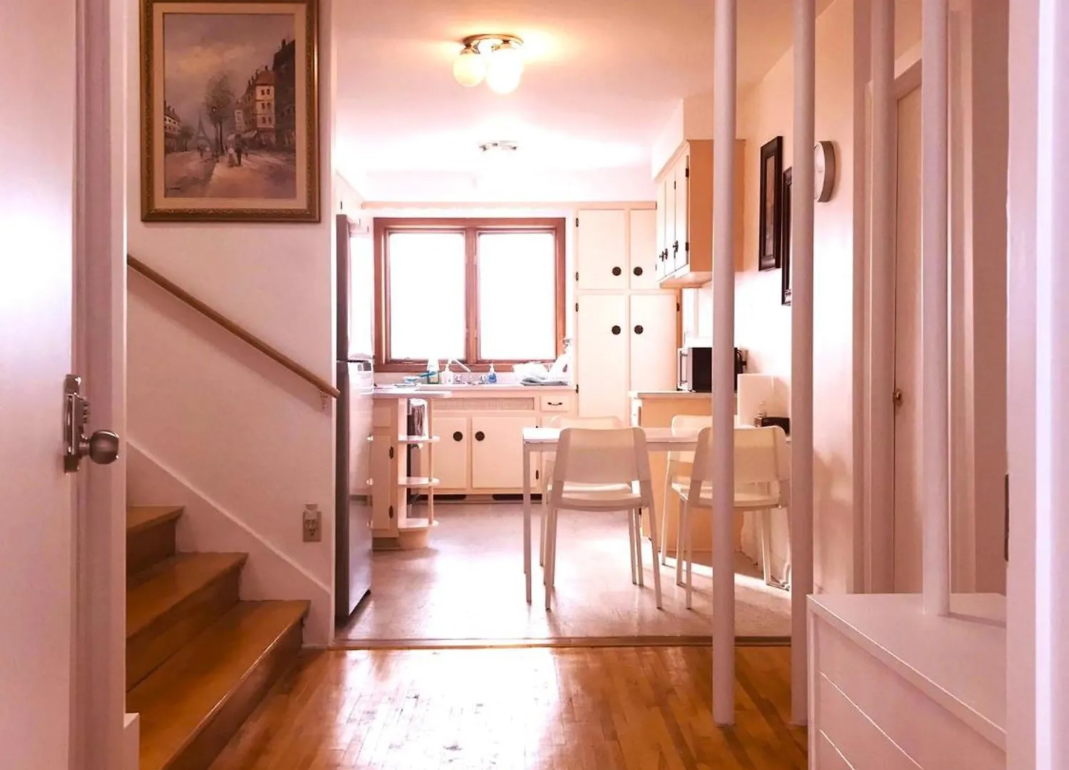Big Private Room Midmontreal Next To Station Metro - Parking Free Montreal