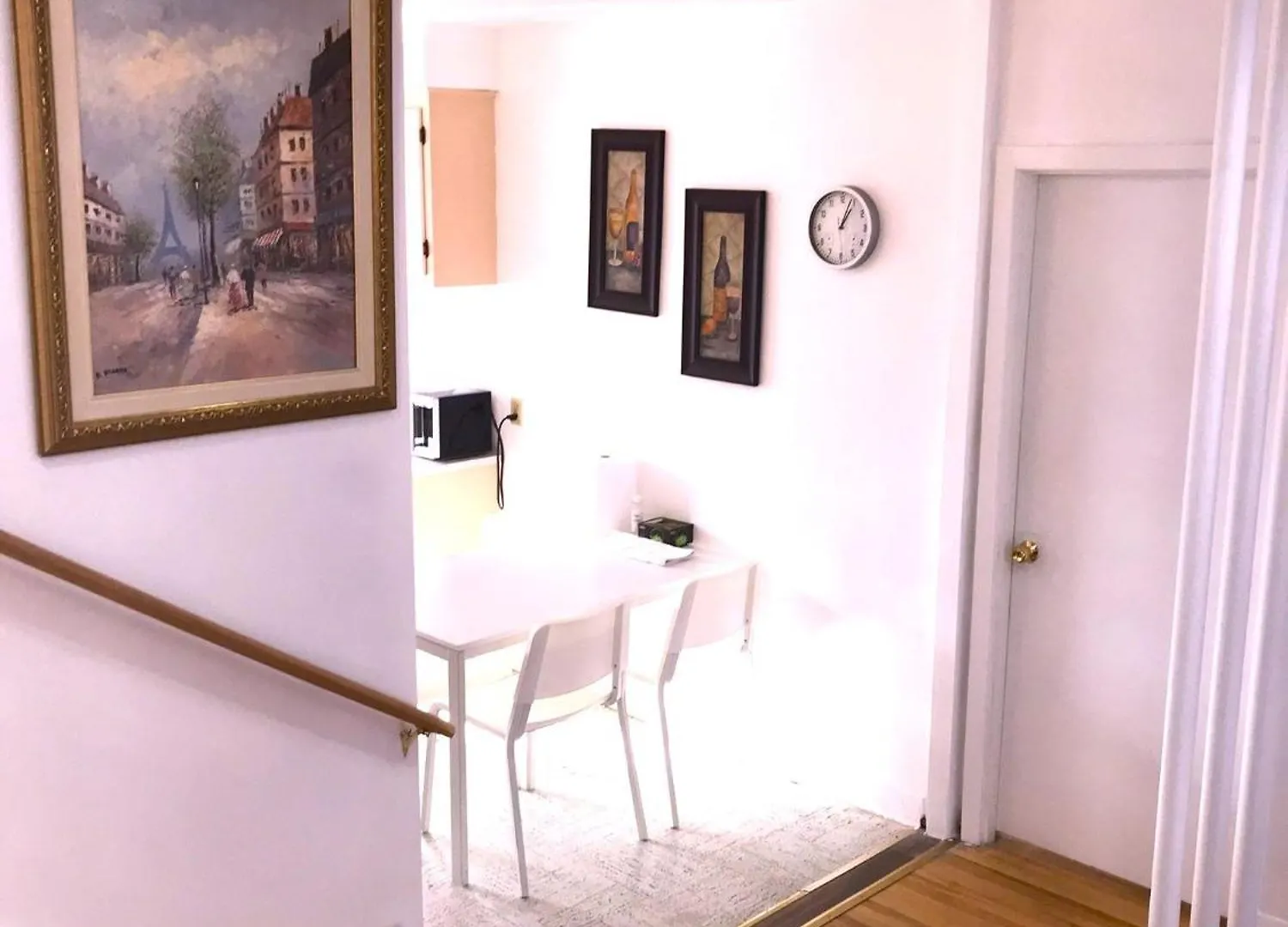 Homestay Big Private Room Midmontreal Next To Station Metro - Parking Free